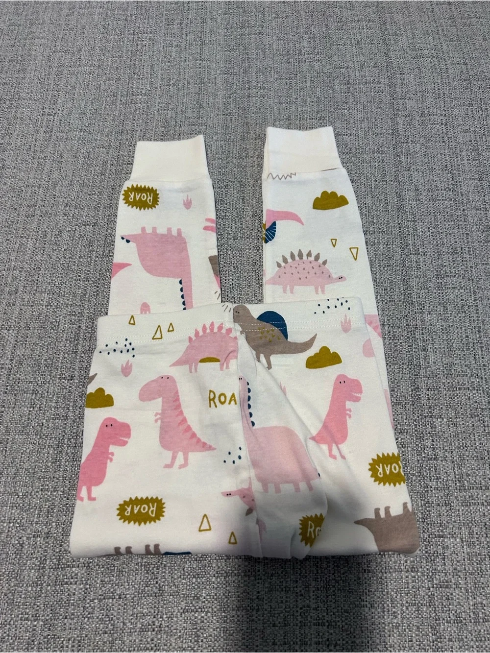 Old Navy Cream Kids Pajama Set with Pink, Blue & Brown Dinosaurs. NWT. Size 3T